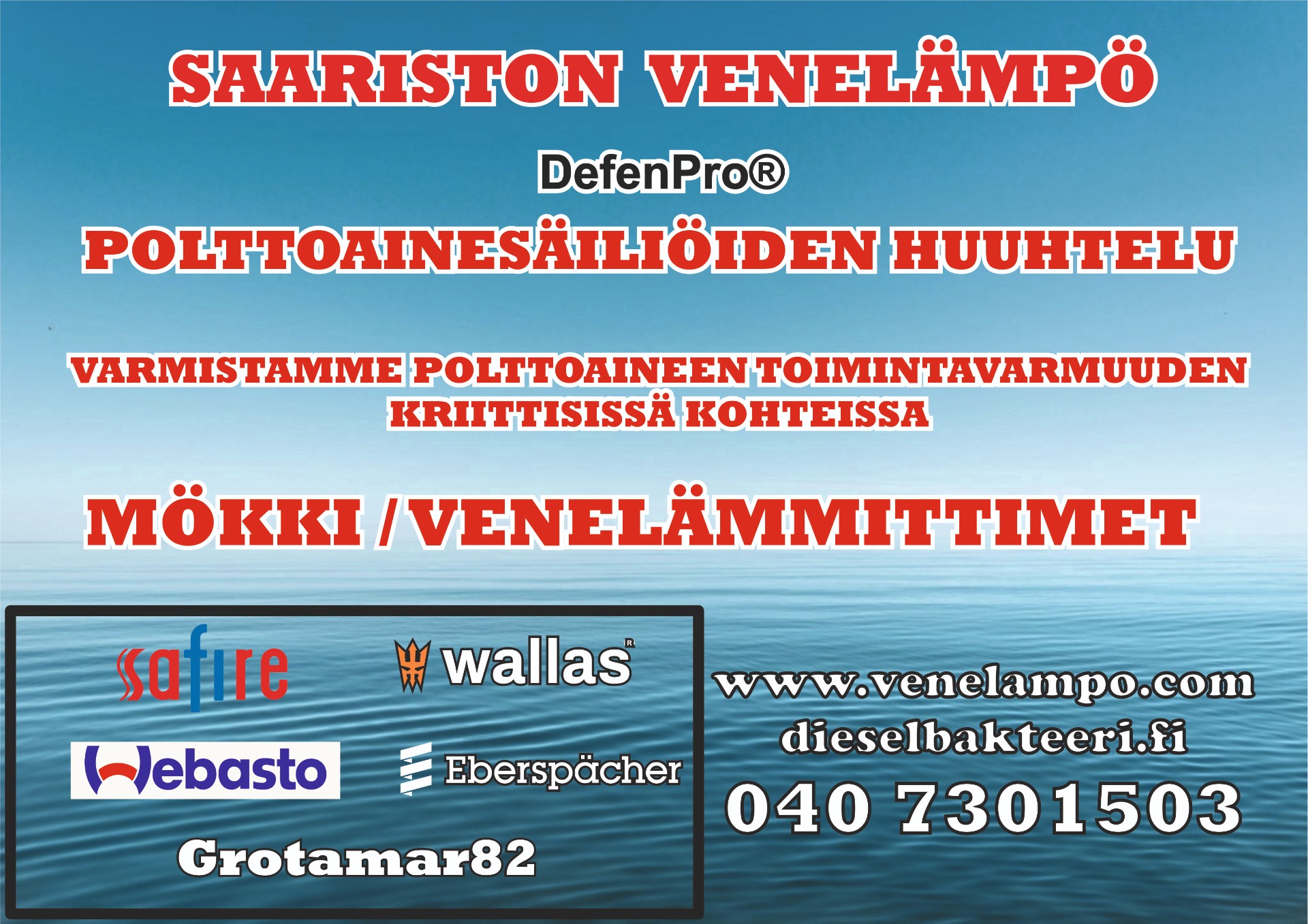 Sininen veneaiheinen mainos, jossa tekstiä, logoja ja oranssi huoltoauto satamassa.